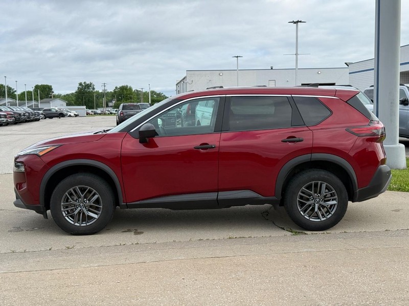 Nissan Rogue Vehicle Full-screen Gallery Image 2