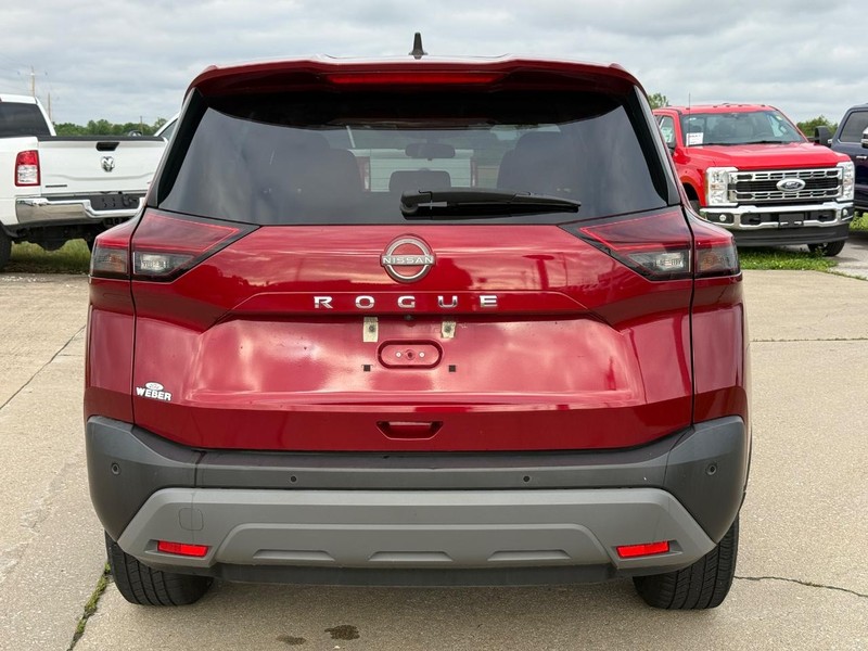 Nissan Rogue Vehicle Full-screen Gallery Image 4