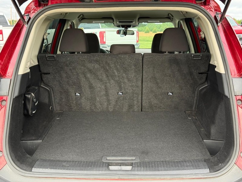 Nissan Rogue Vehicle Full-screen Gallery Image 6