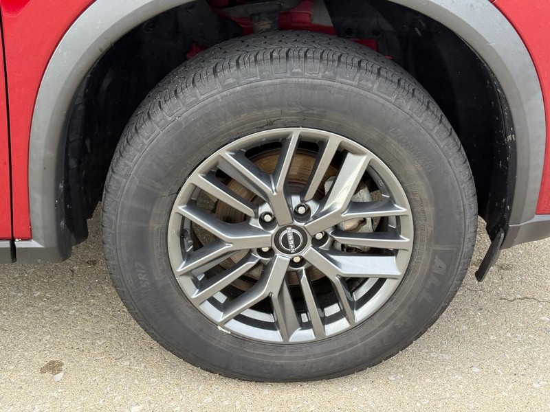 Nissan Rogue Vehicle Full-screen Gallery Image 7