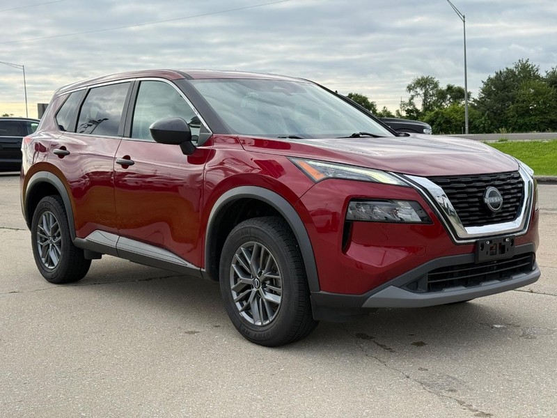 Nissan Rogue Vehicle Full-screen Gallery Image 8