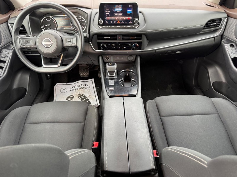 Nissan Rogue Vehicle Full-screen Gallery Image 11