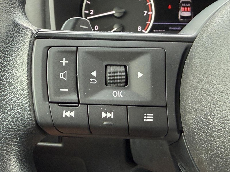 Nissan Rogue Vehicle Full-screen Gallery Image 13