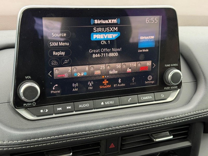 Nissan Rogue Vehicle Full-screen Gallery Image 15
