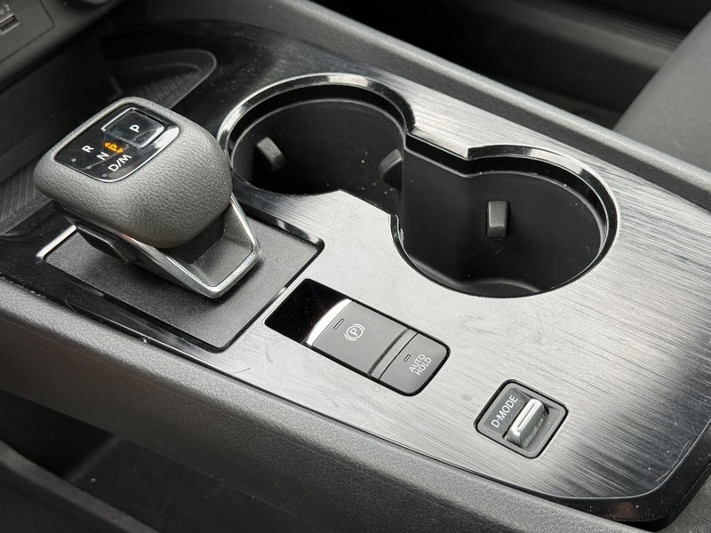 Nissan Rogue Vehicle Full-screen Gallery Image 18