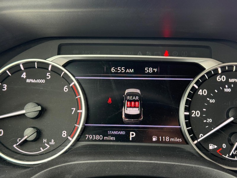 Nissan Rogue Vehicle Full-screen Gallery Image 20