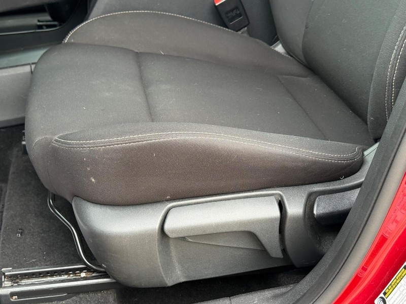 Nissan Rogue Vehicle Full-screen Gallery Image 22