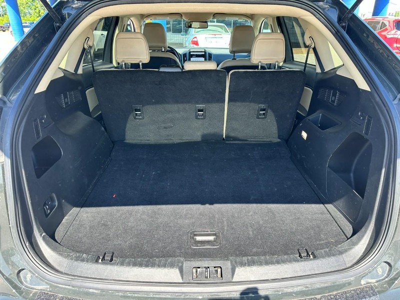 Ford Edge Vehicle Full-screen Gallery Image 5