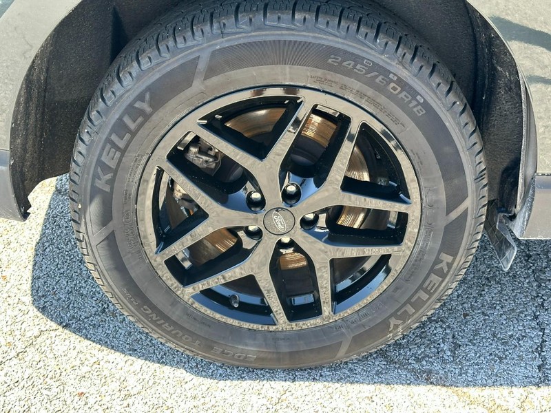 Ford Edge Vehicle Full-screen Gallery Image 7