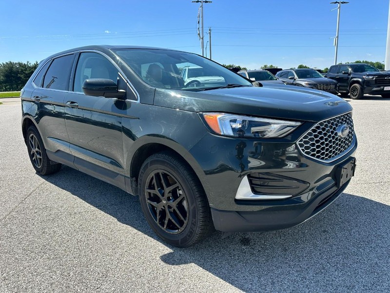 Ford Edge Vehicle Full-screen Gallery Image 8