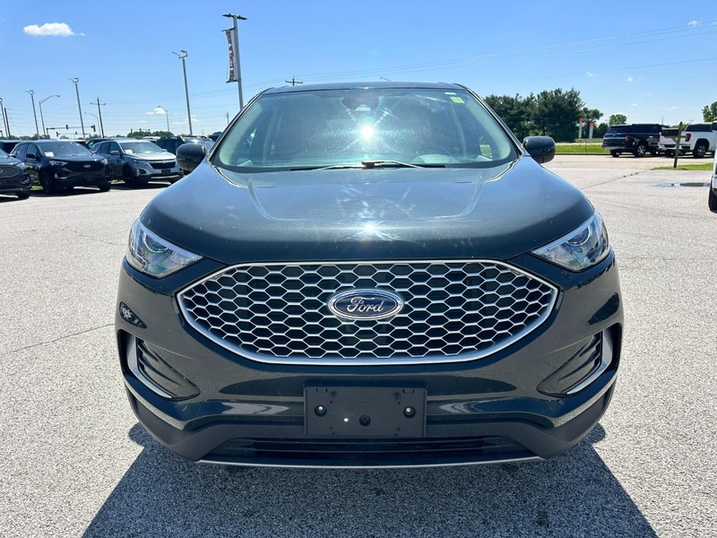 Ford Edge Vehicle Full-screen Gallery Image 9