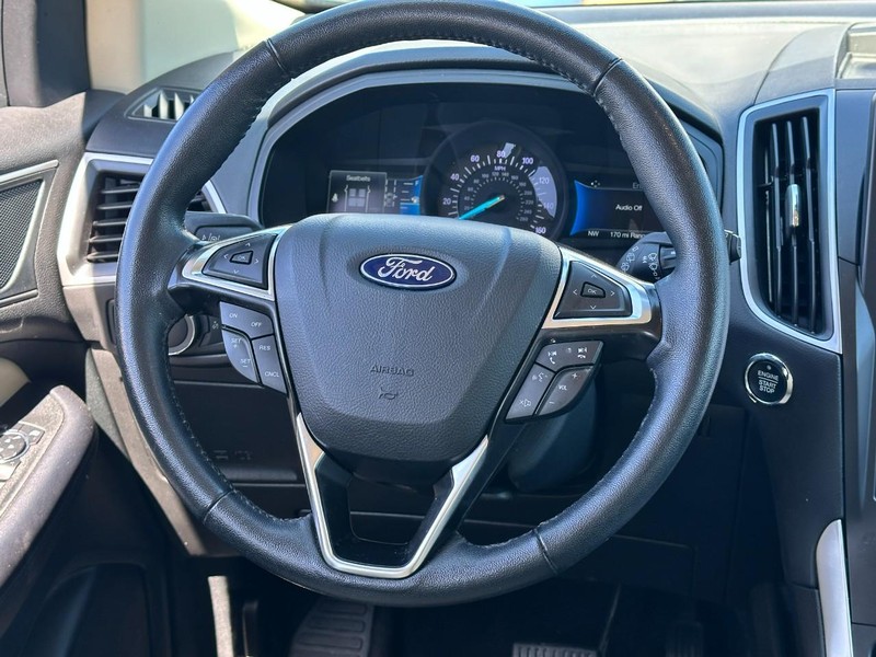 Ford Edge Vehicle Full-screen Gallery Image 12
