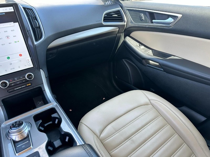 Ford Edge Vehicle Full-screen Gallery Image 15