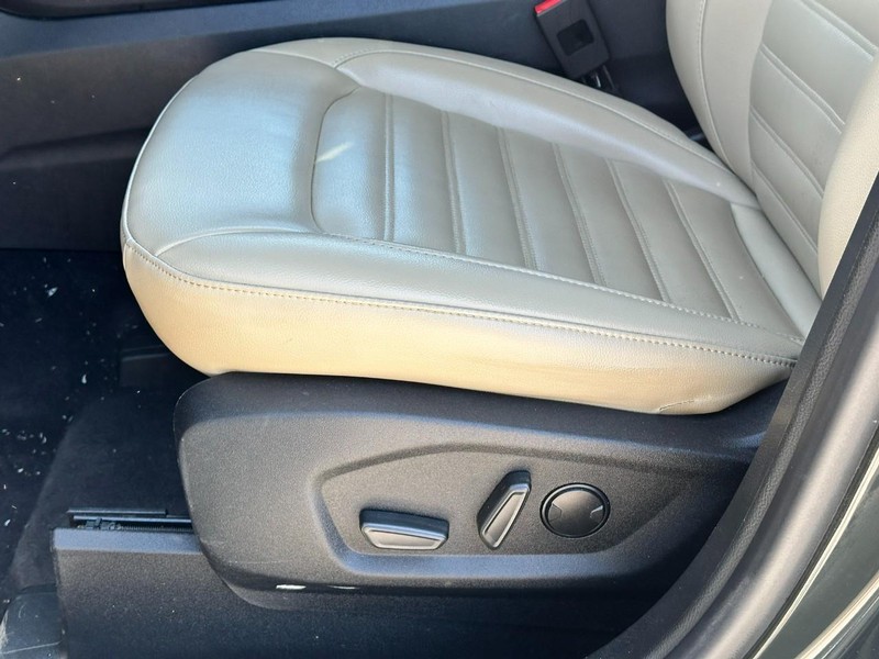Ford Edge Vehicle Full-screen Gallery Image 17
