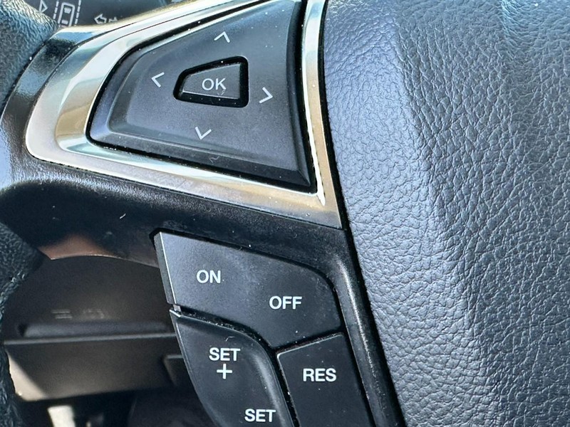 Ford Edge Vehicle Full-screen Gallery Image 18