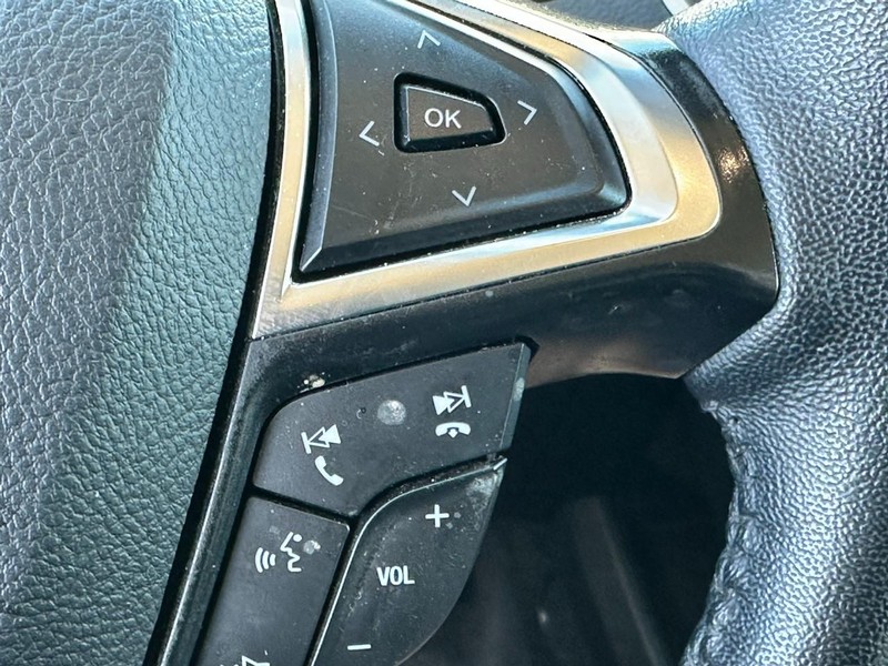 Ford Edge Vehicle Full-screen Gallery Image 19