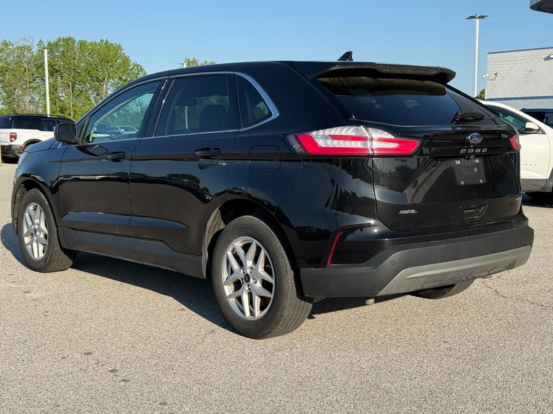 Ford Edge Vehicle Full-screen Gallery Image 3