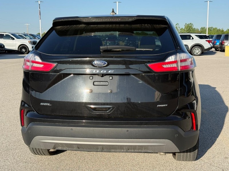Ford Edge Vehicle Full-screen Gallery Image 4