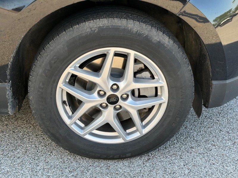 Ford Edge Vehicle Full-screen Gallery Image 7