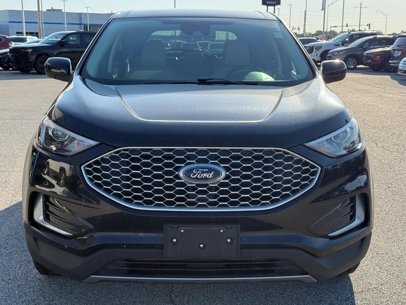 Ford Edge Vehicle Full-screen Gallery Image 9