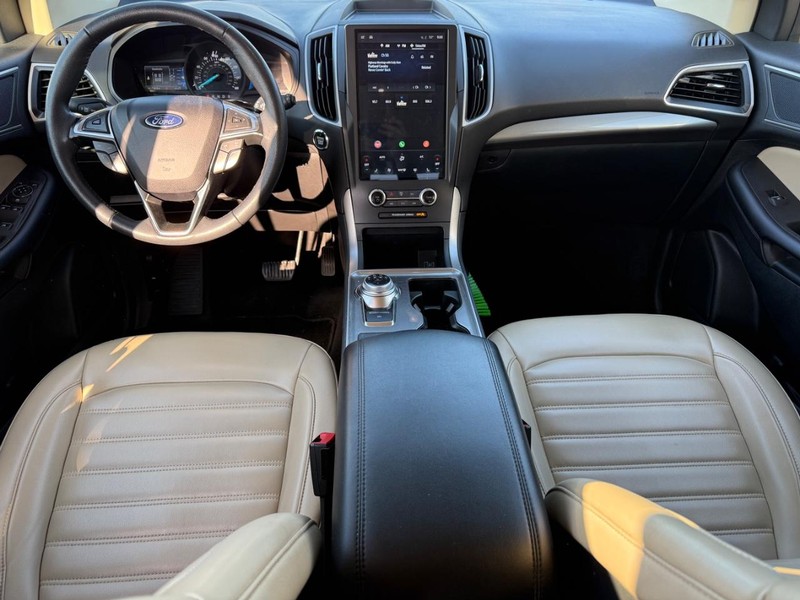 Ford Edge Vehicle Full-screen Gallery Image 11