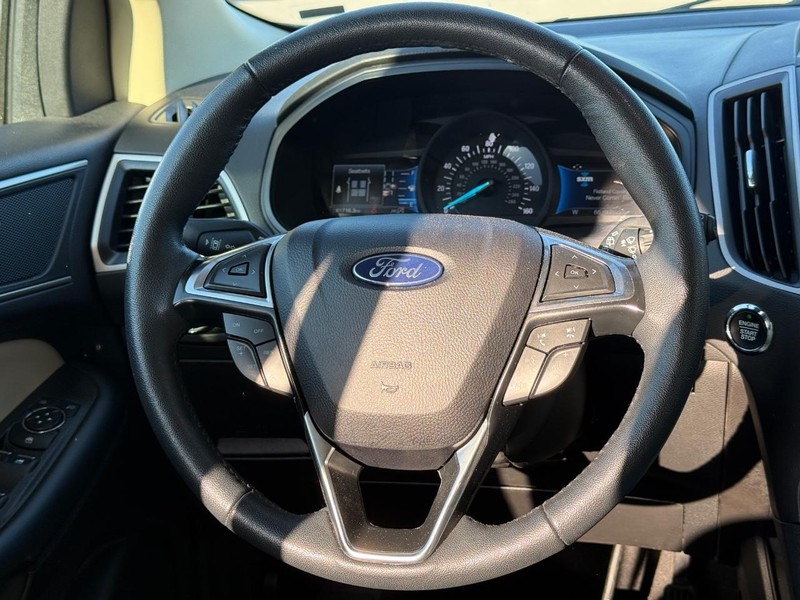 Ford Edge Vehicle Full-screen Gallery Image 12