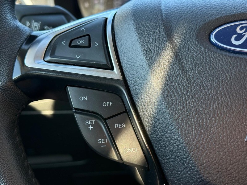 Ford Edge Vehicle Full-screen Gallery Image 13