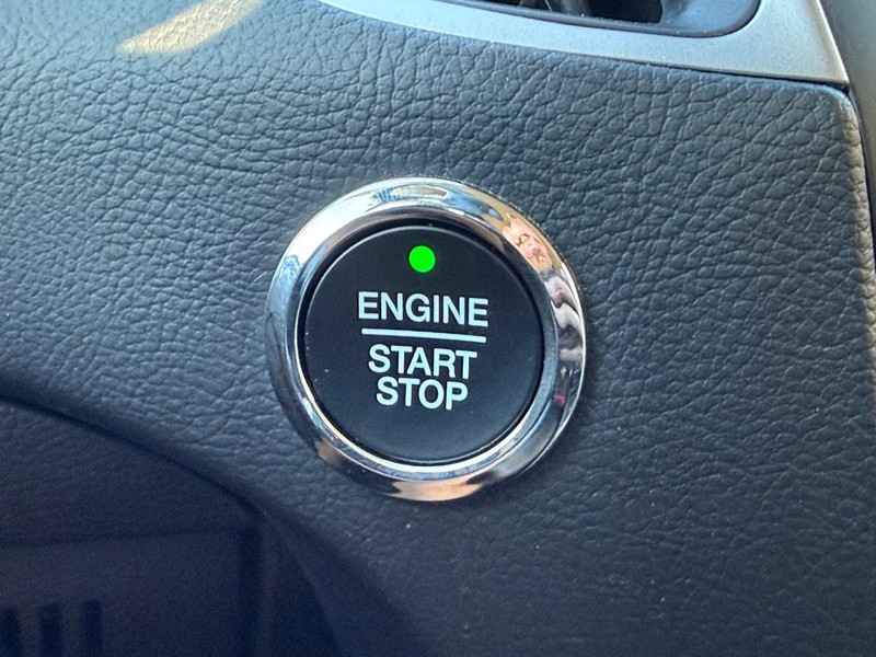 Ford Edge Vehicle Full-screen Gallery Image 15