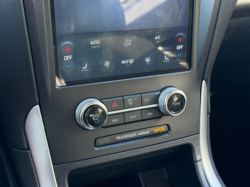 Ford Edge Vehicle Full-screen Gallery Image 18