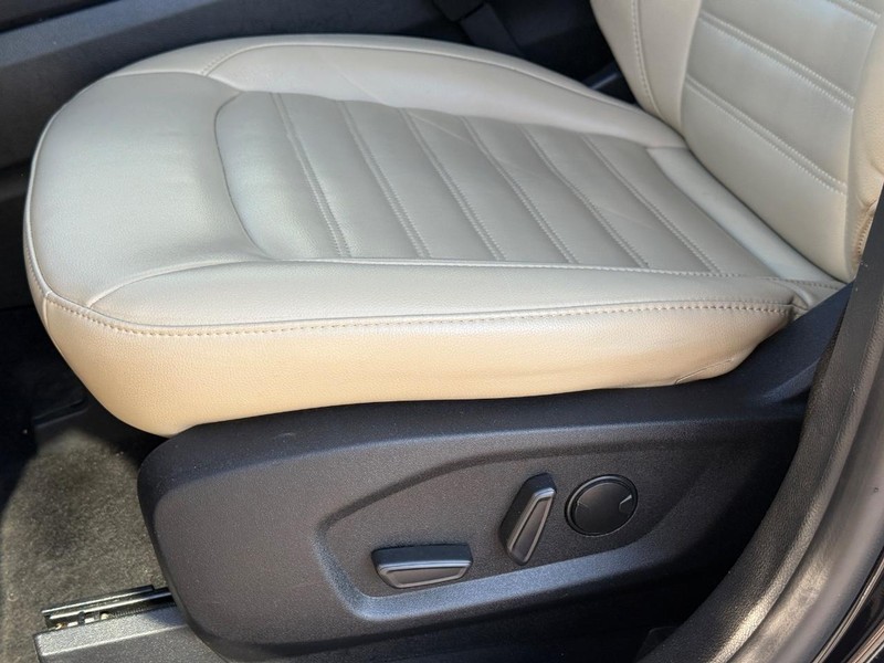 Ford Edge Vehicle Full-screen Gallery Image 23