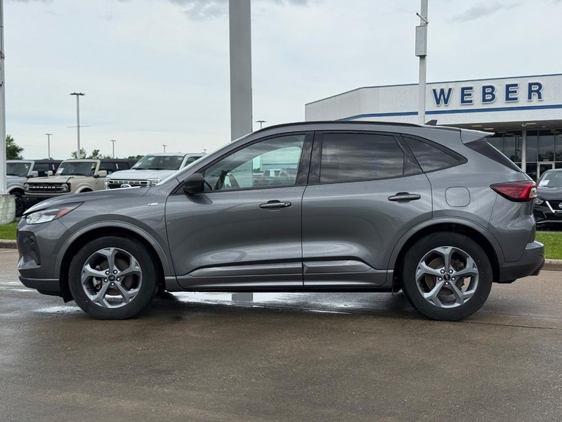 Ford Escape Vehicle Full-screen Gallery Image 2