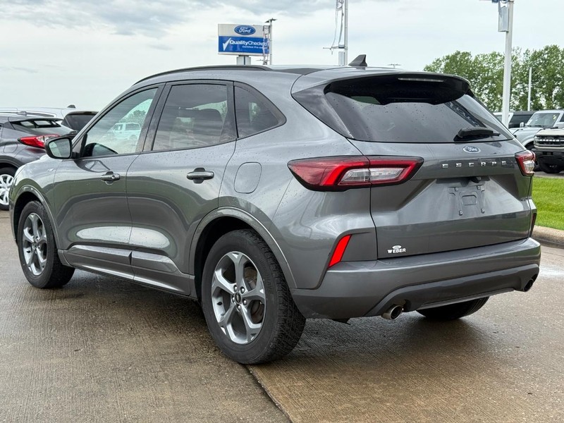 Ford Escape Vehicle Full-screen Gallery Image 3