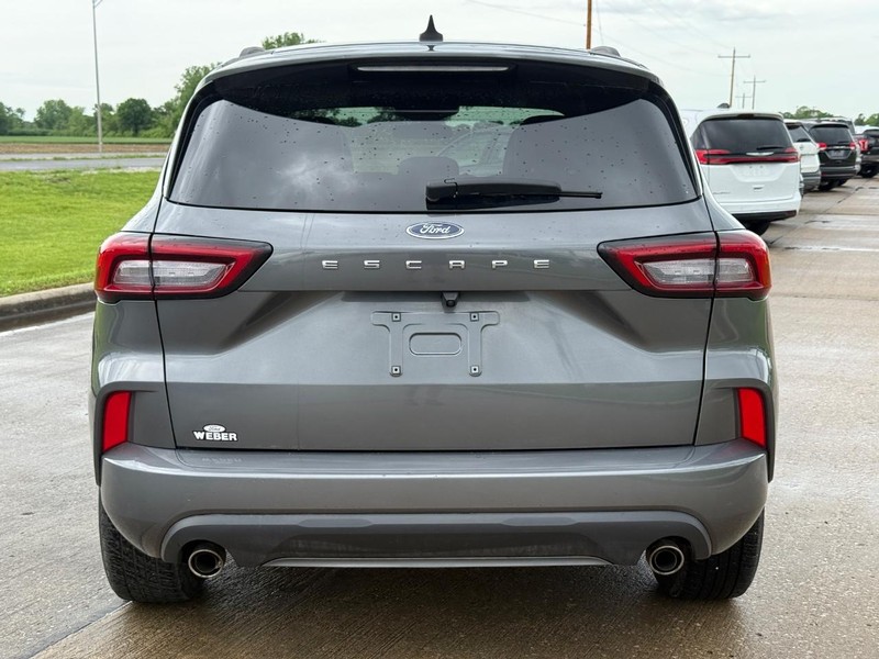 Ford Escape Vehicle Full-screen Gallery Image 4
