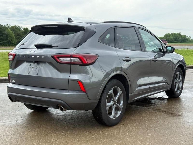 Ford Escape Vehicle Full-screen Gallery Image 5
