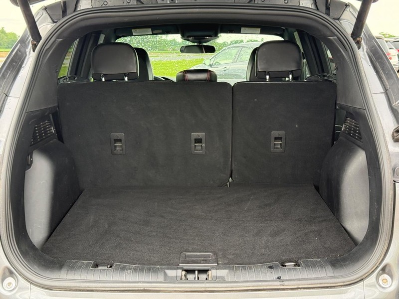 Ford Escape Vehicle Full-screen Gallery Image 6