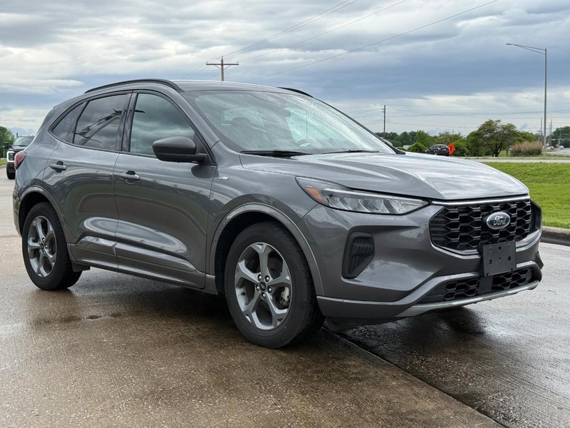 Ford Escape Vehicle Full-screen Gallery Image 8
