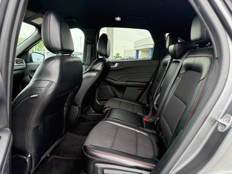 Ford Escape Vehicle Full-screen Gallery Image 10