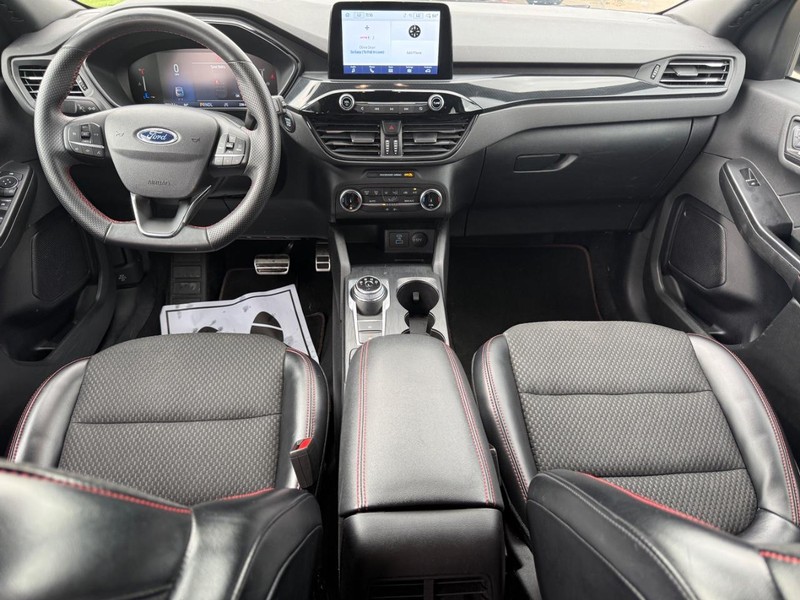 Ford Escape Vehicle Full-screen Gallery Image 11