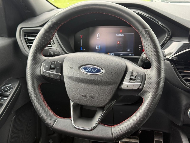 Ford Escape Vehicle Full-screen Gallery Image 12