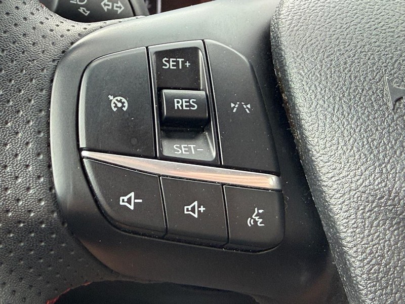Ford Escape Vehicle Full-screen Gallery Image 13