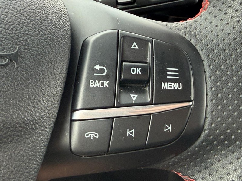 Ford Escape Vehicle Full-screen Gallery Image 14