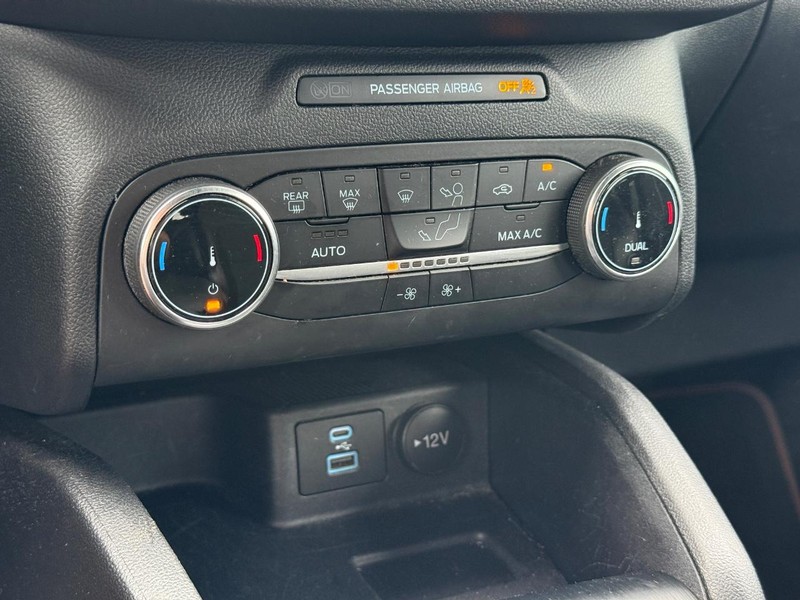Ford Escape Vehicle Full-screen Gallery Image 19
