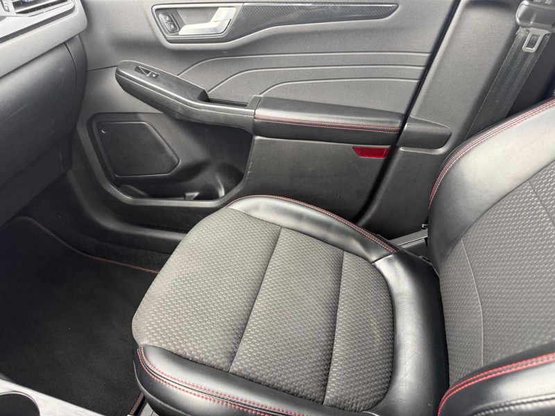 Ford Escape Vehicle Full-screen Gallery Image 21