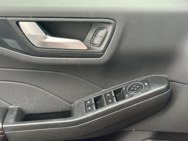 Ford Escape Vehicle Full-screen Gallery Image 24