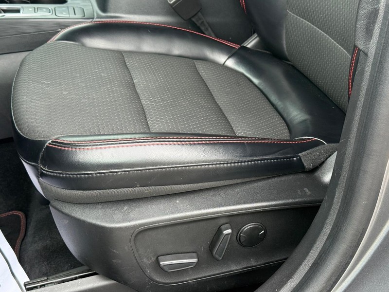 Ford Escape Vehicle Full-screen Gallery Image 25