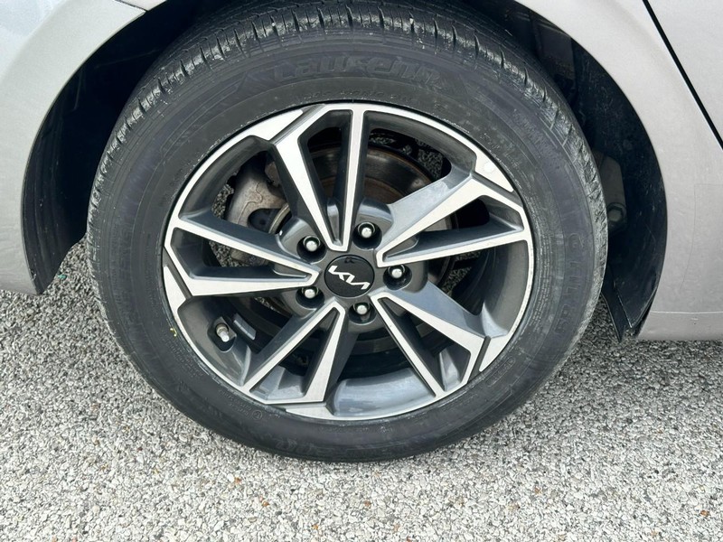 Kia Forte Vehicle Full-screen Gallery Image 6