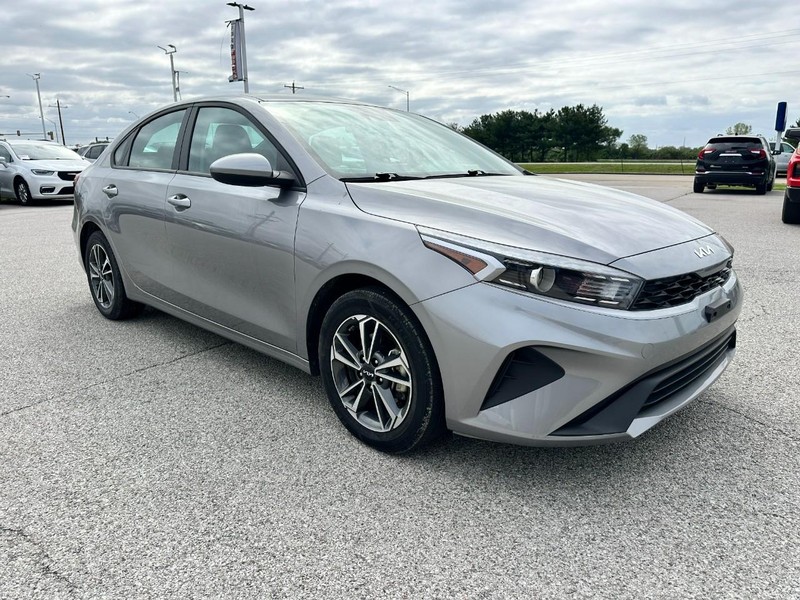 Kia Forte Vehicle Full-screen Gallery Image 7