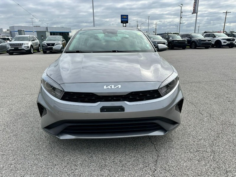 Kia Forte Vehicle Full-screen Gallery Image 8