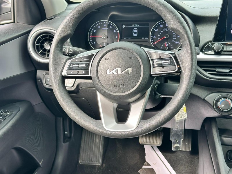 Kia Forte Vehicle Full-screen Gallery Image 11