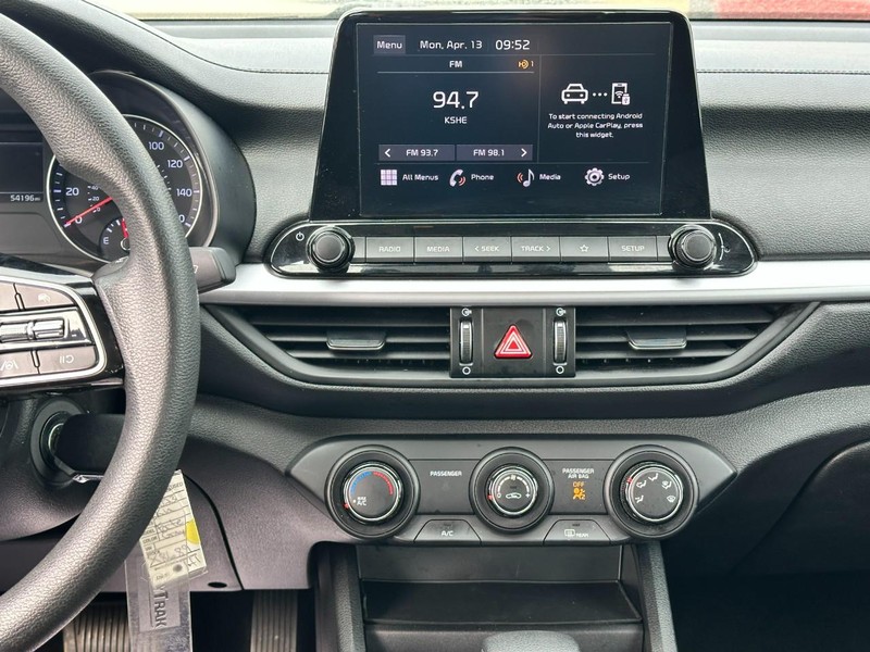 Kia Forte Vehicle Full-screen Gallery Image 12